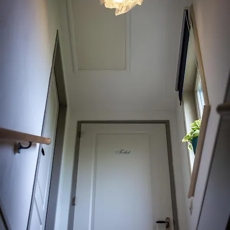 Complete Studio De Stopplaats Dichtbij Hoorn En Alkmaar Alojamento de Acomodação e Pequeno-almoço Zuidermeer